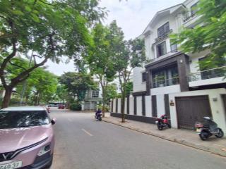 Cần bán nhanh bt nhà vườn kđt việt hưng,long biên. vỉa hè, kd, full nội thất luxury. dt126m, 40 tỷ