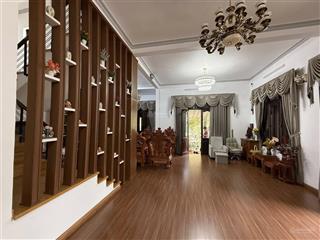 Biệt thự phường tân lợi  buôn ma thuột  cách đường hà huy tập 200m.