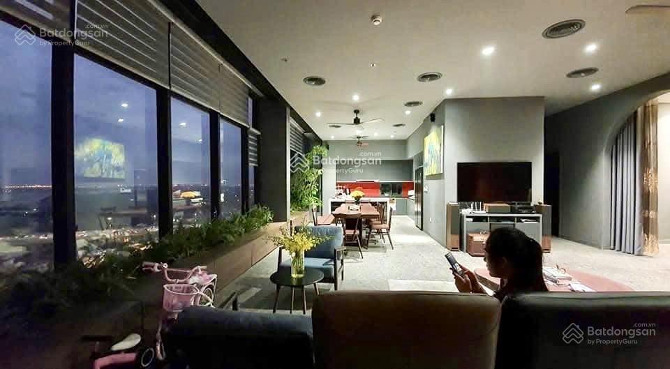Bán căn penthouse tây hồ 216m, siêu đẹp, sát ciputra, 3 logia, view cực đỉnh, 20.5 tỷ