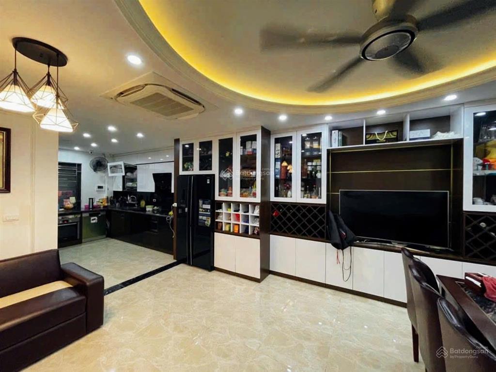 Bán nhà phố hoàng cầu  ô tô tránh  7 tầng thang máy  58m mặt tiền 5m  phù hợp ở + văn phòng.