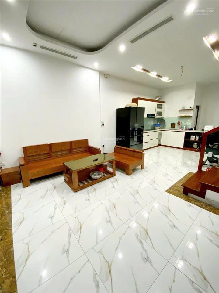 Lạc long quân trung tâm phường tây hồ mới 43m2 5 tầng 7.5 tỷ