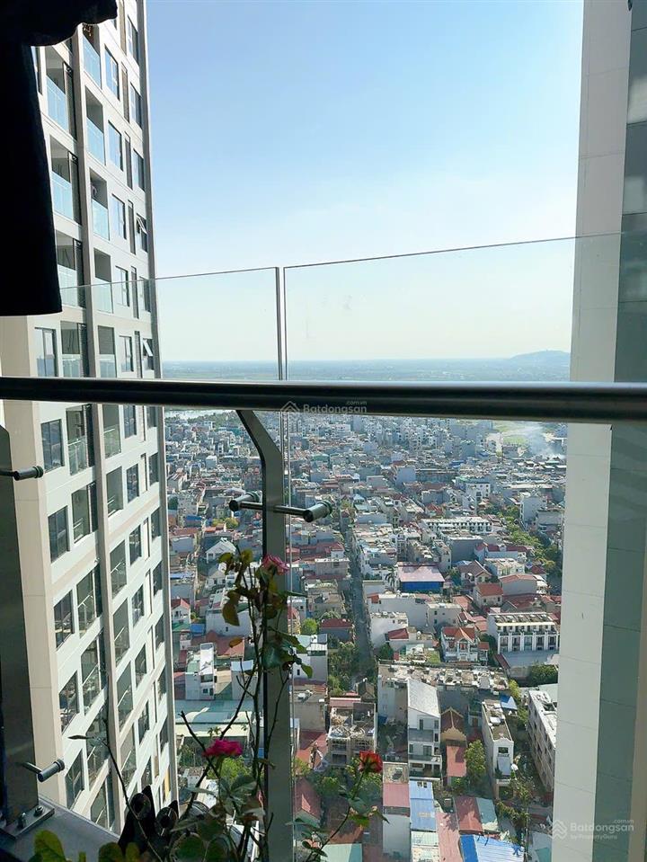 Cần bán gấp căn hộ tầng 28 full nội thất cao cấp view đẹp