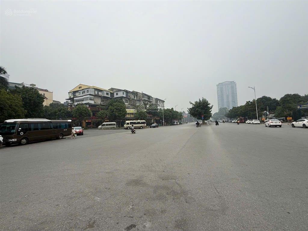 Bán đất mặt phố nguyễn văn huyên, cầu giấy 105 tỷ 300m2 mt 13m vỉa hè ô tô tránh kinh doanh 2 làn