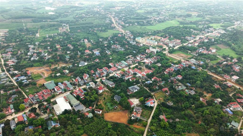 Giá rẻ 600triệu đất sổ đỏ thổ cư tt ba hàng đồi giáp hà nội ql21 oto vào đất gần kcn, dự án utopia
