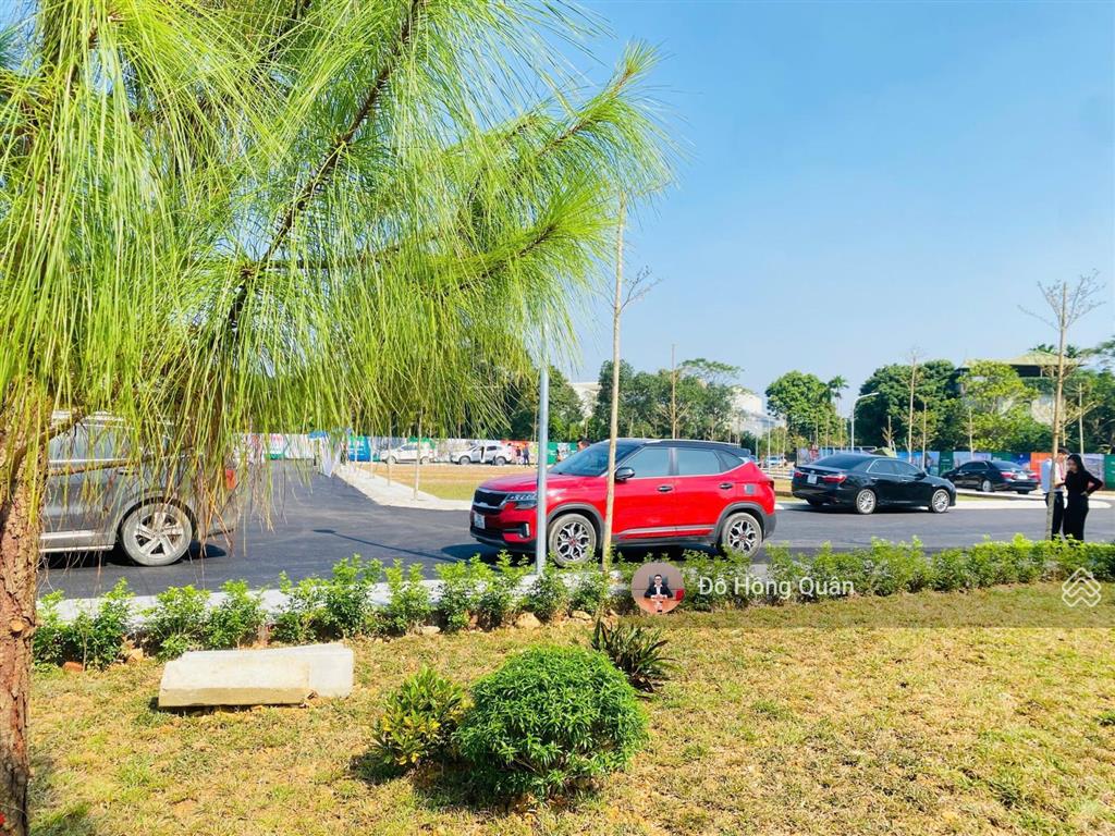 Siêu phẩm 28 lô cầu vai réophú cátlõi cnc hoà lạc cách metro city 2 phút lái xe giá 4 tỷ bao sổ