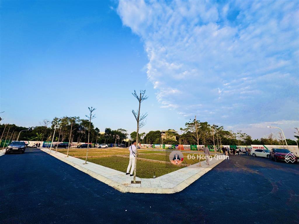 Siêu phẩm 28 lô cầu vai réophú cátlõi cnc hoà lạc cách metro city 2 phút lái xe giá 4 tỷ bao sổ