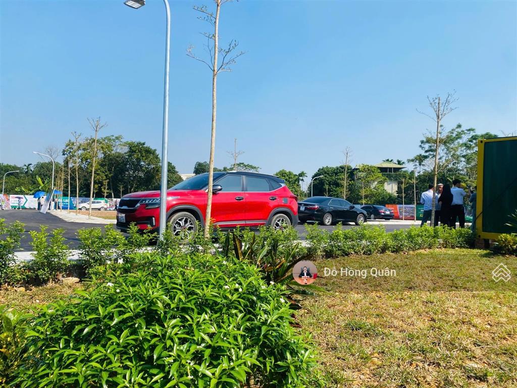 Siêu phẩm 28 lô cầu vai réophú cátlõi cnc hoà lạc cách metro city 2 phút lái xe giá 4 tỷ bao sổ