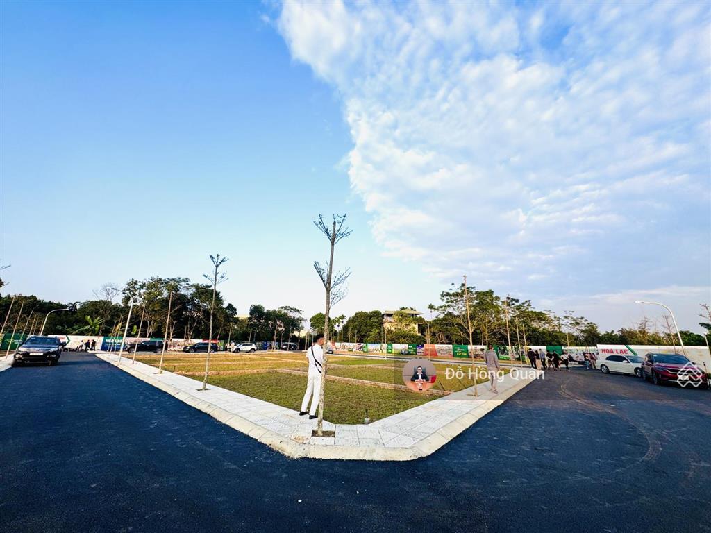 Siêu phẩm 28 lô cầu vai réophú cátlõi cnc hoà lạc cách metro city 2 phút lái xe giá 4 tỷ bao sổ