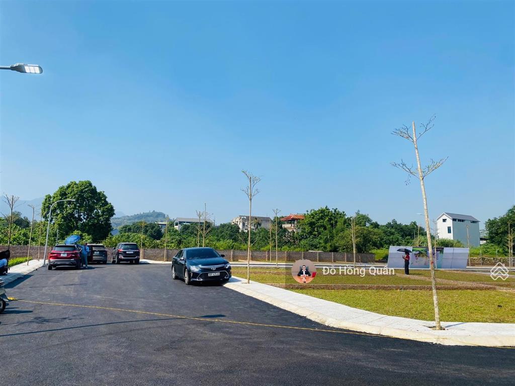 Siêu phẩm 28 lô cầu vai réophú cátlõi cnc hoà lạc cách metro city 2 phút lái xe giá 4 tỷ bao sổ