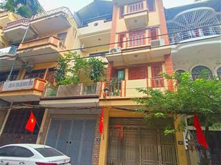 (ngõ nông, phía quận ủy, ô tô dừng đỗ) bán nhà hoàng cầu, đống đa. dt 50m x 5 tầng x mt 4m