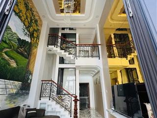 Nhà mới đẹp, 5 tầng ( 4.5x18), thang máy xin, giá rẻ. ô tô.