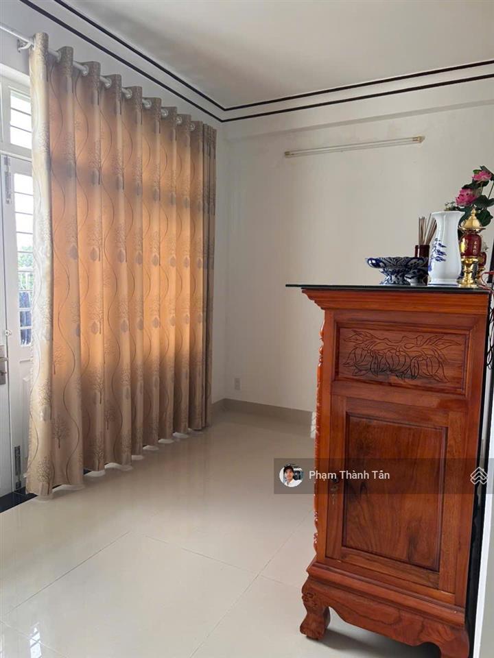 Bán nhà có sổ hồng, đối diện công viên, hướng đông nam mát mẻ