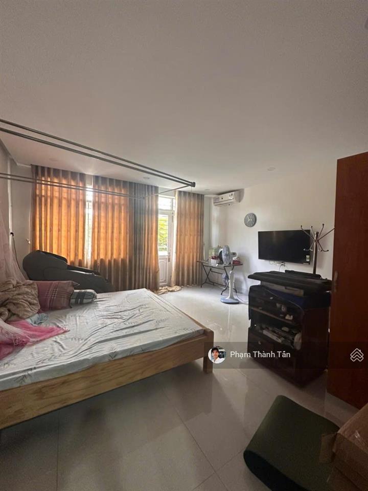 Bán nhà có sổ hồng, đối diện công viên, hướng đông nam mát mẻ