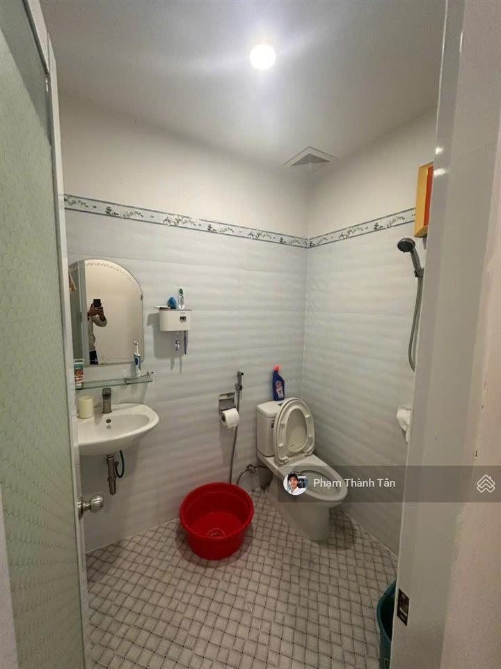 Bán nhà có sổ hồng, đối diện công viên, hướng đông nam mát mẻ