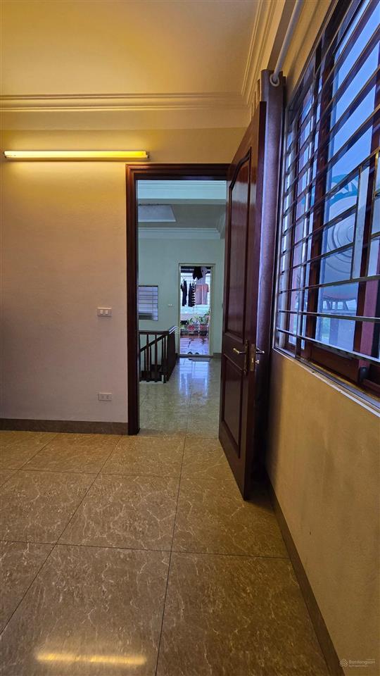 Bán nhà phân lô 5 tầng full nội thất gỗ lim cao cấp vị trí vàng kđt việt hưng, long biên
