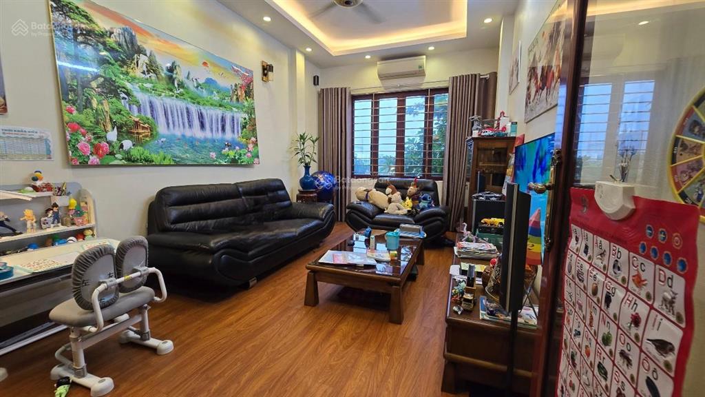 Bán nhà phân lô 5 tầng full nội thất gỗ lim cao cấp vị trí vàng kđt việt hưng, long biên