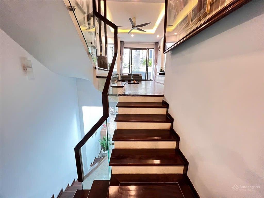 Nhà riêng phố việt hưng, phường việt hưng, long biên, hà nội. diện tích 47m2 full nội thất xịn xò