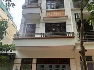 Chính chủ cần bán nhà mặt hồ phố trung kính. dt 86m2 x 4t. mt 4,3m