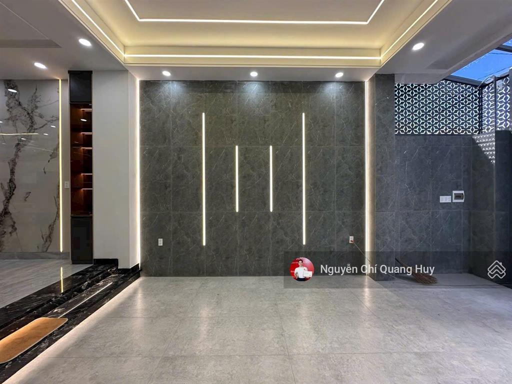 Nhà phố hiện đại sang trọng  xây dựng mới  đường 8m, 2581 huỳnh tấn phát  5mx17m giá 9,2 tỷ