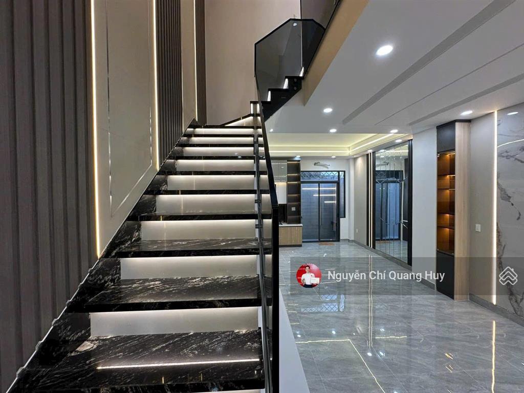 Nhà phố hiện đại sang trọng  xây dựng mới  đường 8m, 2581 huỳnh tấn phát  5mx17m giá 9,2 tỷ