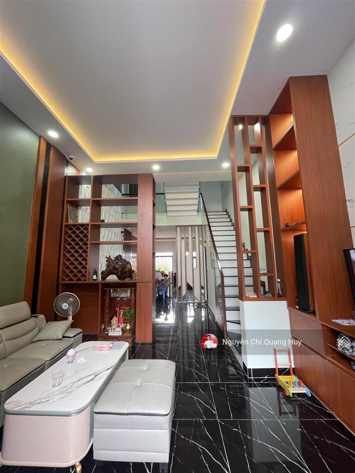 Nhà phố hiện đại  xây ở tâm huyết  đường trước nhà 8m huỳnh tấn phát nhà bè 5mx23m giá 8,3 tỷ