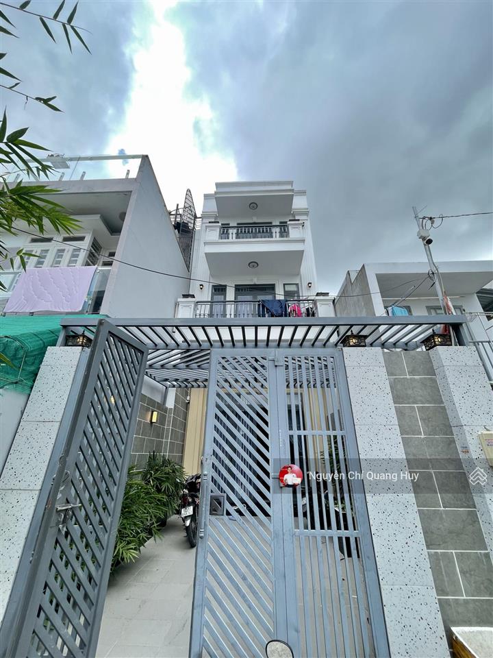 Nhà phố hiện đại  xây ở tâm huyết  đường trước nhà 8m huỳnh tấn phát nhà bè 5mx23m giá 8,3 tỷ