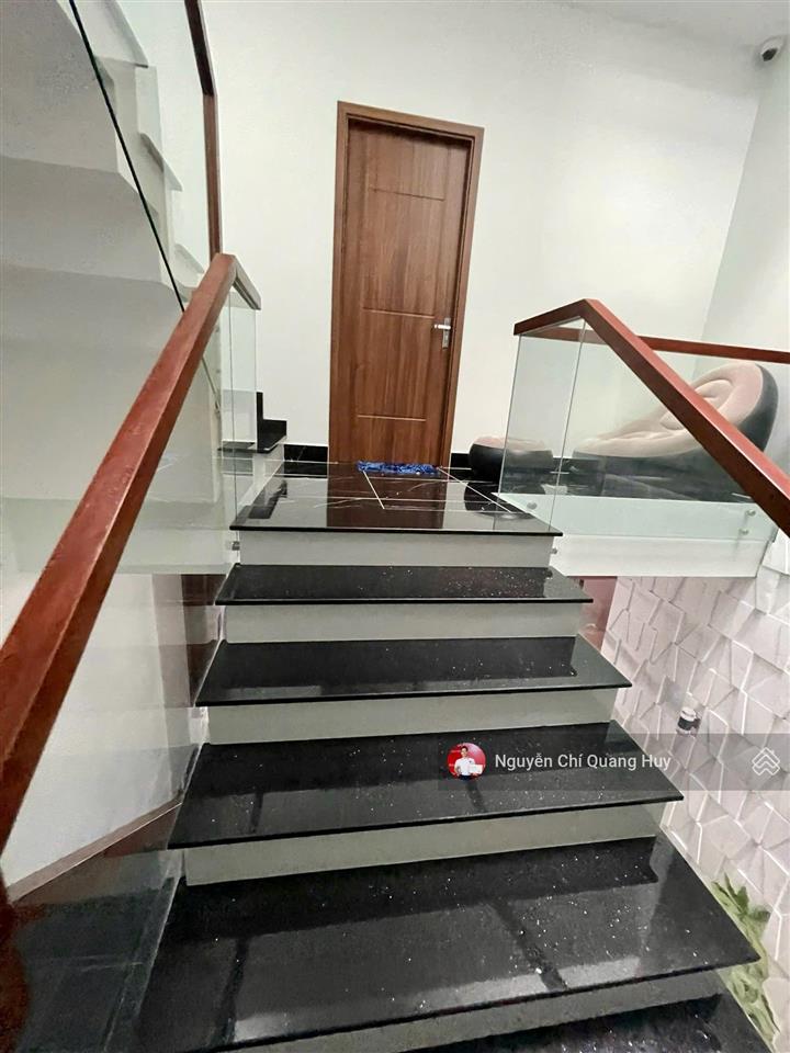 Nhà phố hiện đại  xây ở tâm huyết  đường trước nhà 8m huỳnh tấn phát nhà bè 5mx23m giá 8,3 tỷ