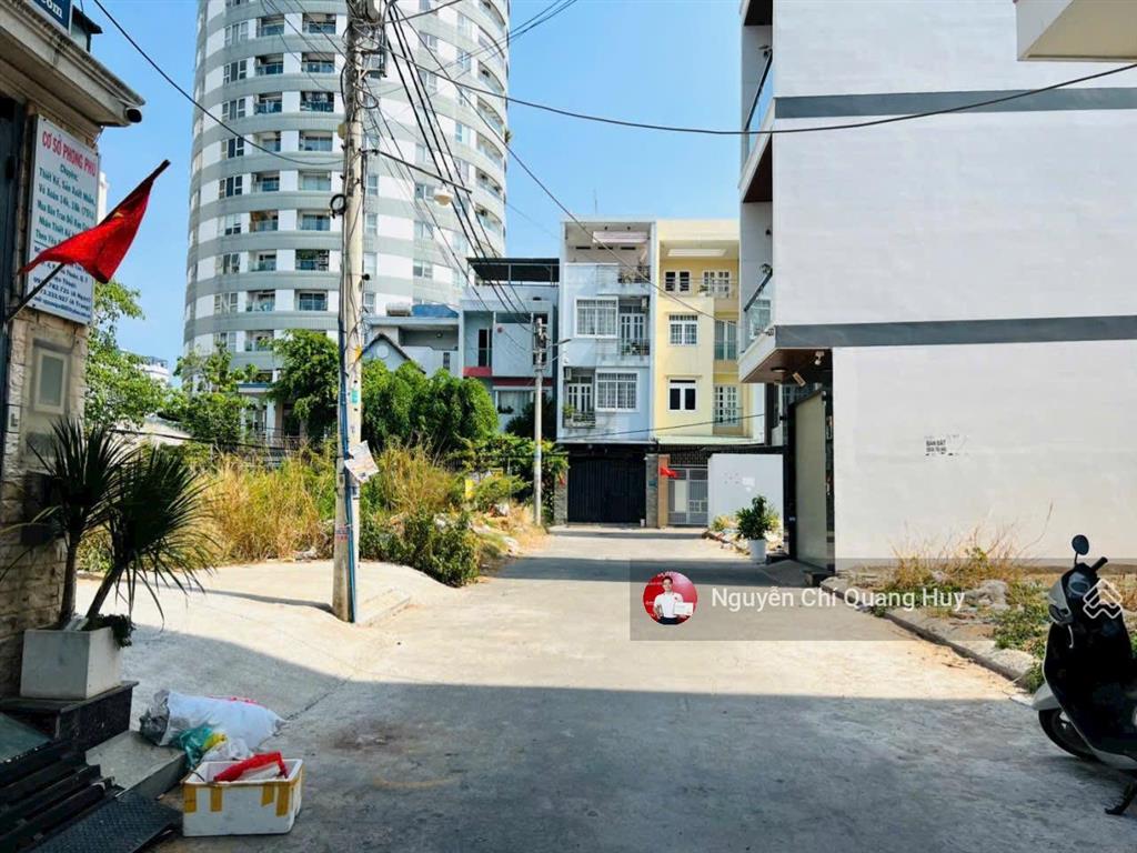 Ngộp bank  nhà phố vị trí đẹp gần metro  đường 6m 1387 huỳnh tấn phát  6m x 25m giá 14,9 tỷ