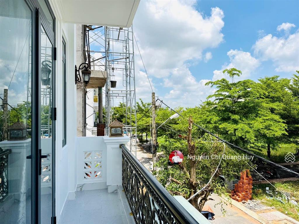 Nhà phố hiện đại xây dựng mới  đường 9m kdc 96 đào tông nguyên  5m x 16m sổ hồng giá 9,8 tỷ