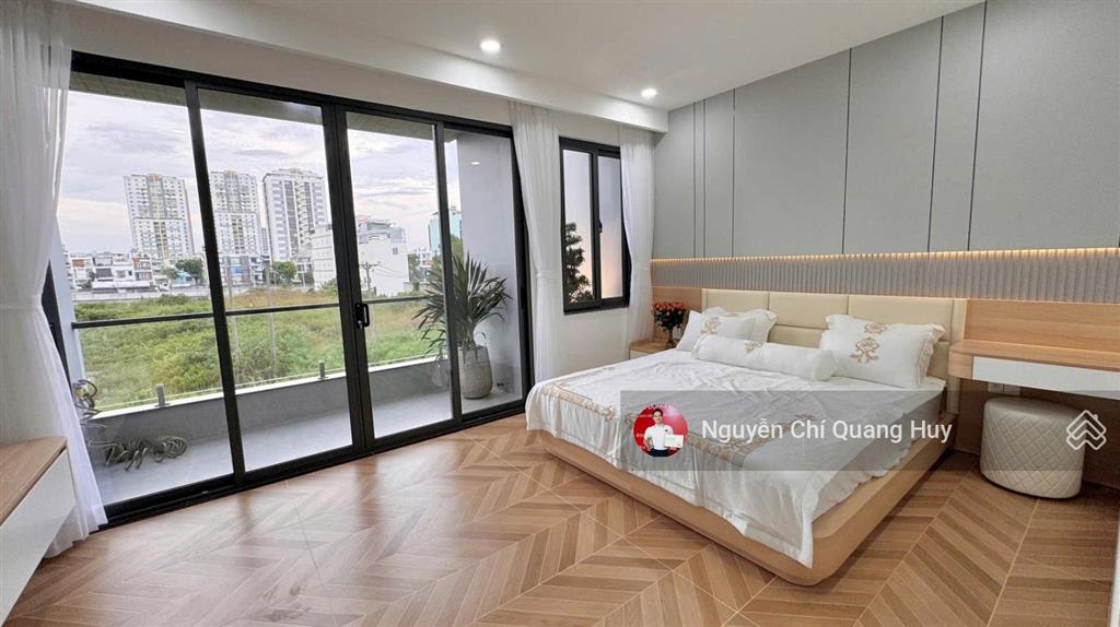 Nhà phố hiện đại  thang máy  khu dân cư đồng bộ an ninh  cách phú mỹ hưng 300m  giá 17,5 tỷ