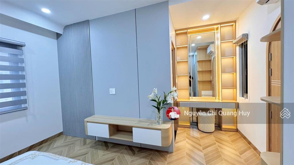Nhà phố hiện đại  thang máy  khu dân cư đồng bộ an ninh  cách phú mỹ hưng 300m  giá 17,5 tỷ