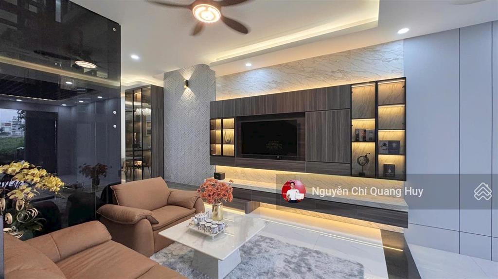 Nhà phố hiện đại  thang máy  khu dân cư đồng bộ an ninh  cách phú mỹ hưng 300m  giá 17,5 tỷ