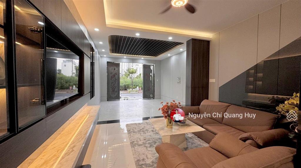 Nhà phố hiện đại  thang máy  khu dân cư đồng bộ an ninh  cách phú mỹ hưng 300m  giá 17,5 tỷ