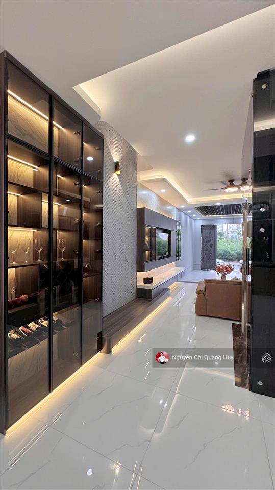 Nhà phố hiện đại  thang máy  khu dân cư đồng bộ an ninh  cách phú mỹ hưng 300m  giá 17,5 tỷ