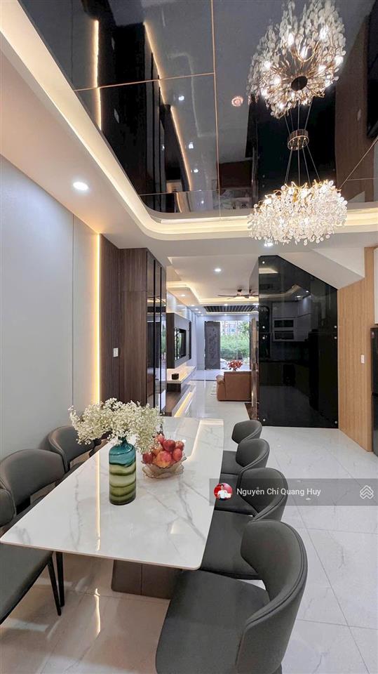 Nhà phố hiện đại  thang máy  khu dân cư đồng bộ an ninh  cách phú mỹ hưng 300m  giá 17,5 tỷ