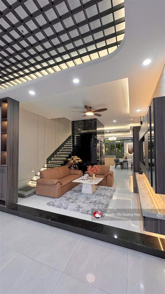 Nhà phố hiện đại  thang máy  khu dân cư đồng bộ an ninh  cách phú mỹ hưng 300m  giá 17,5 tỷ