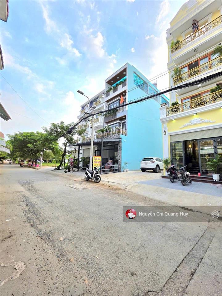 Nhà phố xây dựng mới  phong cách hoàng gia  đường 12m kdc đào tông nguyên  5m x 17m giá 9,8 tỷ