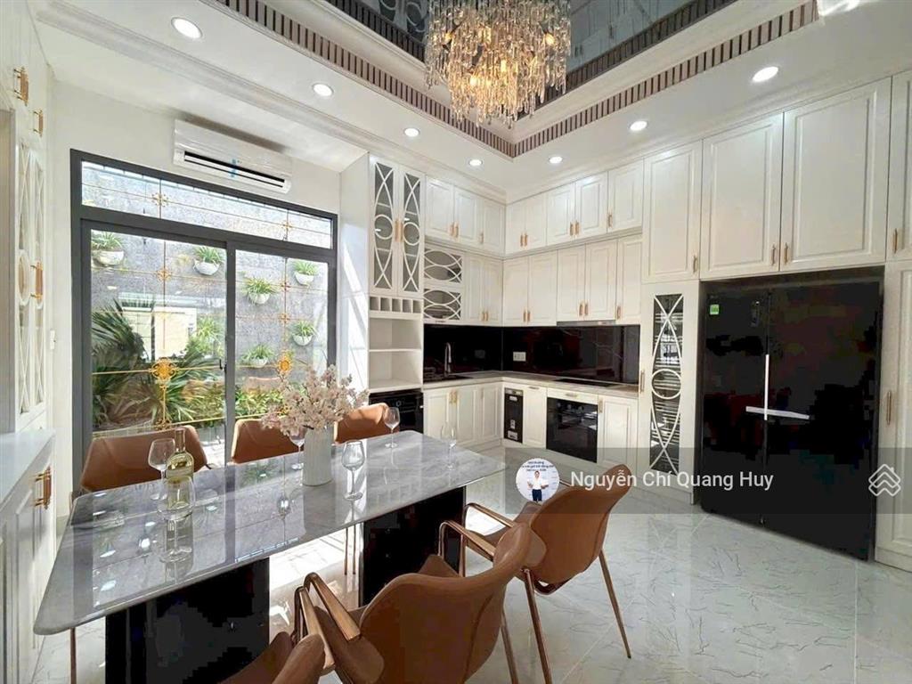 Nhà phố tân cổ điển  đường 12m có vỉa hè kdc dân trí cao  có công viên  5m x 18m giá 18,6 tỷ