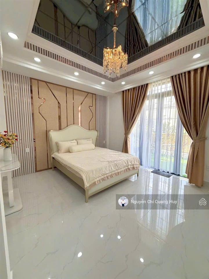 Nhà phố tân cổ điển  đường 12m có vỉa hè kdc dân trí cao  có công viên  5m x 18m giá 18,6 tỷ