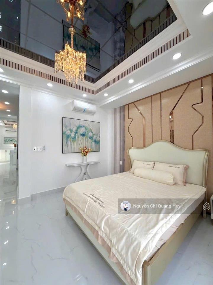 Nhà phố tân cổ điển  đường 12m có vỉa hè kdc dân trí cao  có công viên  5m x 18m giá 18,6 tỷ