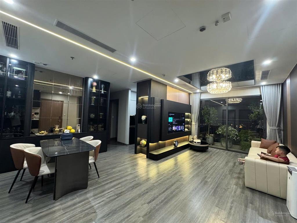 Cần bán căn góc hoa hậu 3pn tầng trung tại zenpark, 100m2 ban công đông nam full đồ giá chỉ 8.9 tỷ