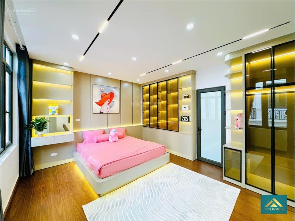 Nhà đẹp 5 tầng phố trịnh công sơn, sát hồ tây, diện tích đẹp 58m2, ngõ thông rộng, ở luôn đón tết