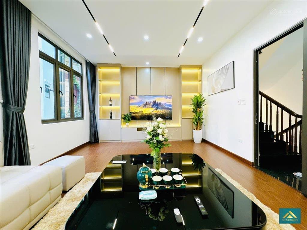 Nhà đẹp 5 tầng phố trịnh công sơn, sát hồ tây, diện tích đẹp 58m2, ngõ thông rộng, ở luôn đón tết