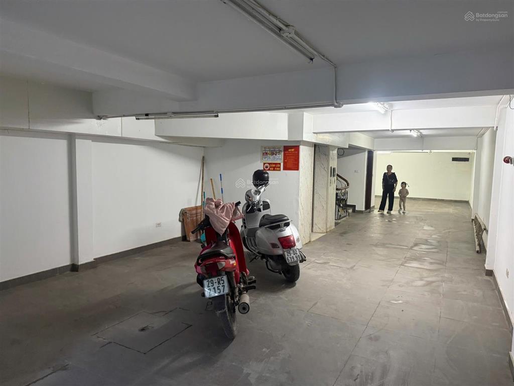 Bán nhà mặt phố quận tây hồ, 6 tầng thang máy, có hầm, view hồ tây, sát xuân diệu, giá đầu tư