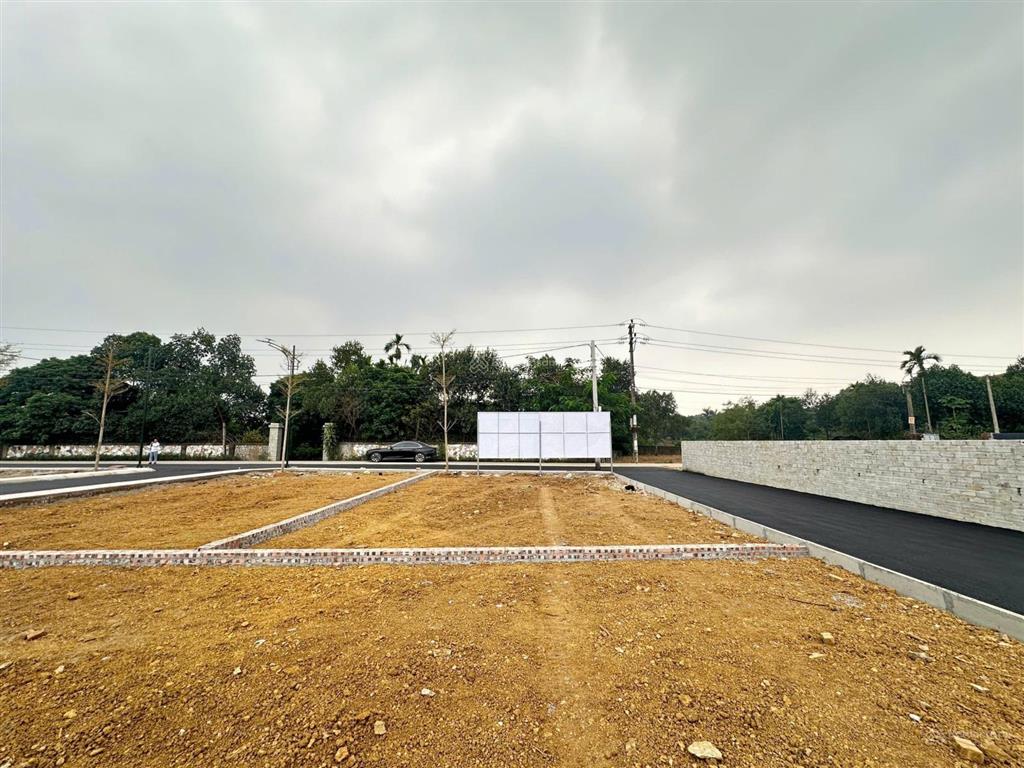 Chính chủ cần bán 1 lô góc, 1 lô thường tại đồng trạng, 100m full đất ở. rất gần trường đhqg và fpt