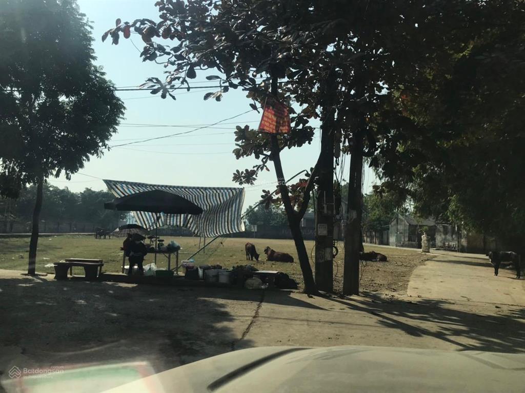 Chính chủ bán lô đất của nhà không qua trung gian, vị trí đẹp, view hồ hợp tác xã, sân bóng