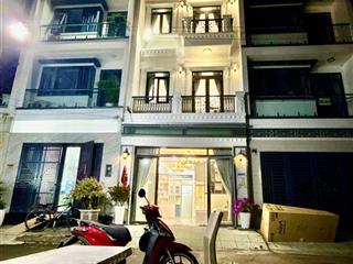 Nhà phố hiện đại 3 tầng đường 8m  khu dân cư sài gòn mới