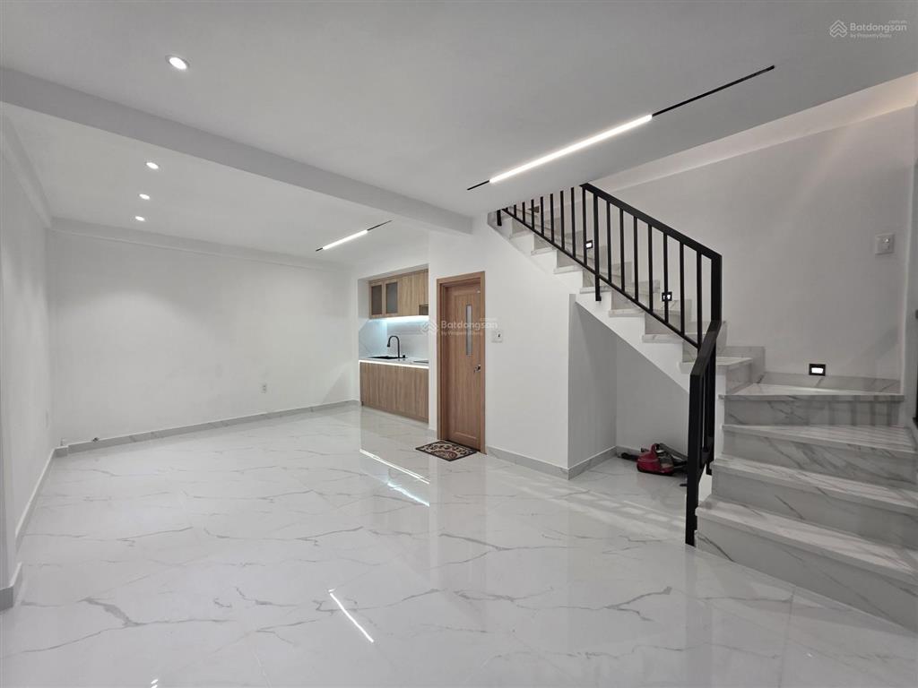 Nhà phố lô nhì đ. huỳnh tấn phát  cách mt chỉ 15m