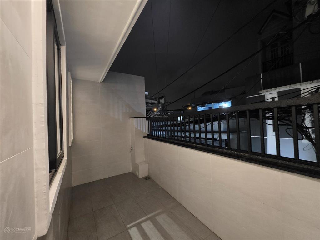 Nhà phố lô nhì đ. huỳnh tấn phát  cách mt chỉ 15m