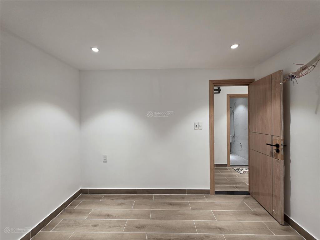 Nhà phố lô nhì đ. huỳnh tấn phát  cách mt chỉ 15m